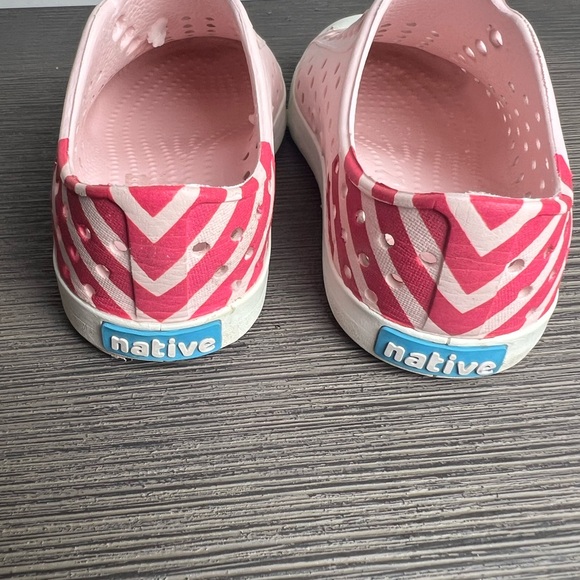 Native Kids Shoes - Pink Jeffersons with Striped heels - Picture 4 of 9
